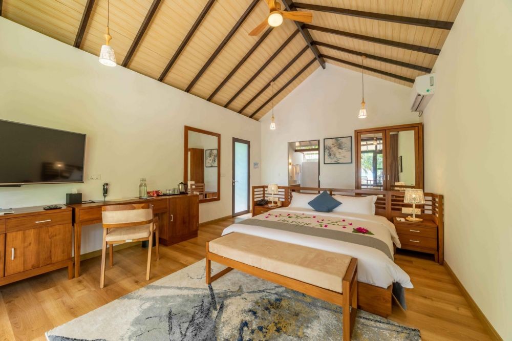 Deluxe Beach Villa, Fiyavalhu Maldives 4*