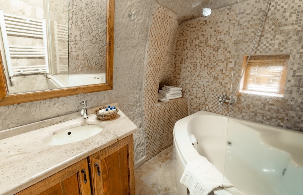 Jakuzzi suite, Amber Cave Suites 3*