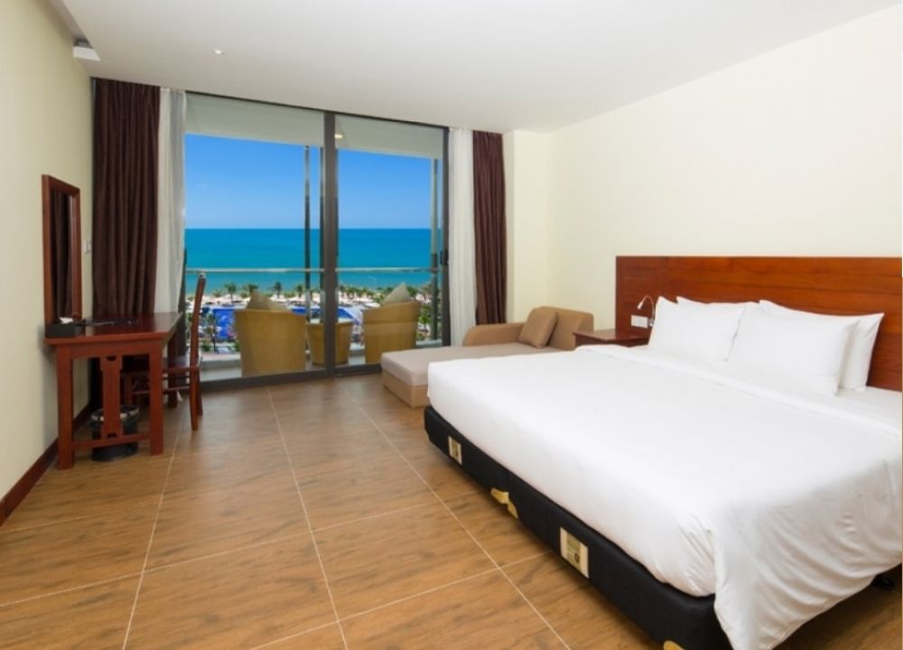 Deluxe Hill View/Ocean View with Balcony, Amarin Resort & Spa Phu Quoc 4*