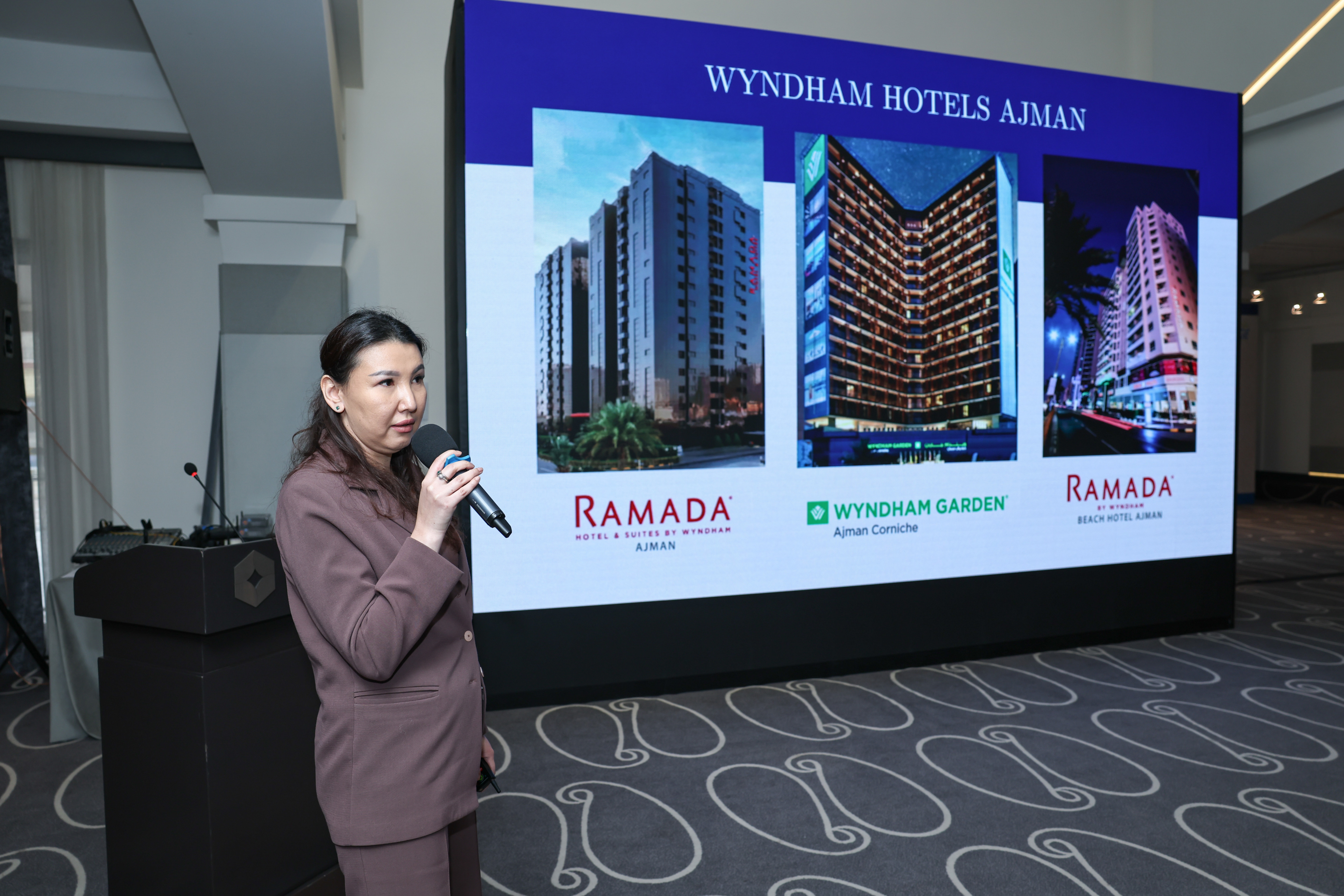 Представители отелей ОАЭ