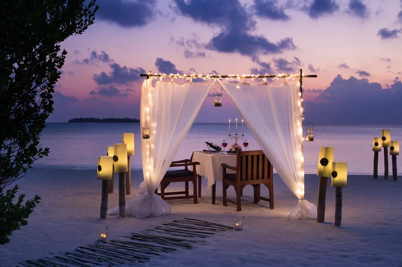Романтический ужин на пляже Taj Maldives