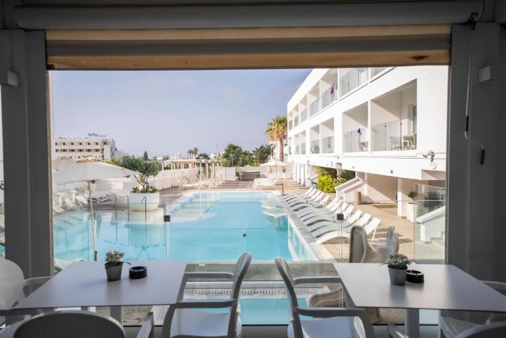 Liquid Hotel 