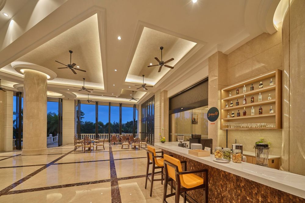 DoubleTree by Hilton Sanya Bay 3*