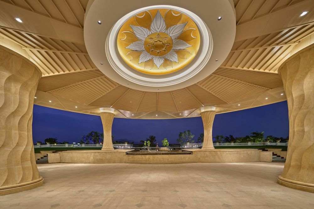 DoubleTree by Hilton Sanya Bay 3*