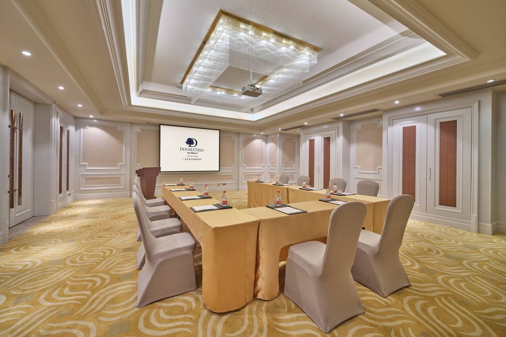 DoubleTree by Hilton Sanya Bay 3*
