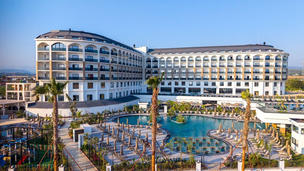 Raxeria Hotel 5*