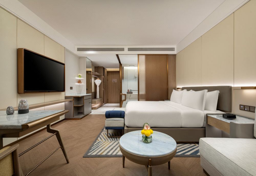 1 King Standard Ocean View with Balcony, Voco Sanya Bay 5*