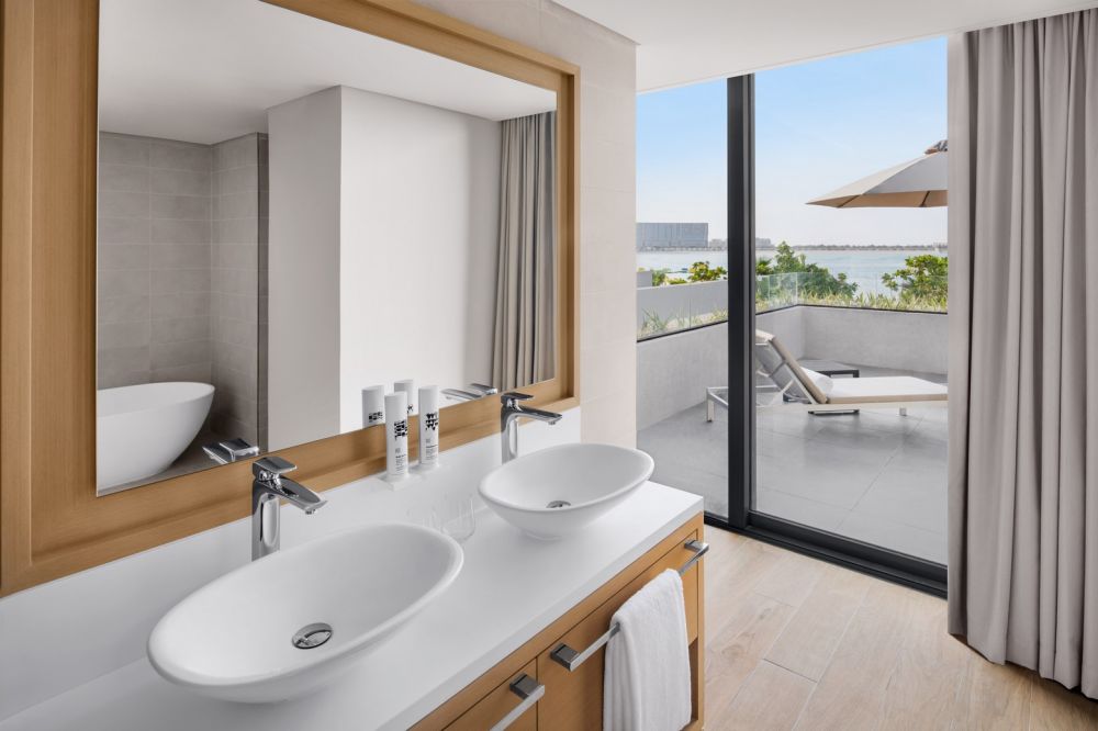 Beachfront Junior Suite, Movenpick Resort Al Marjan Island 5*