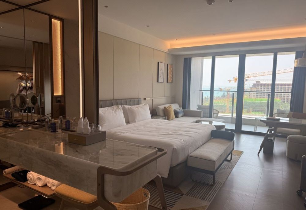 Superior Queen Room, Voco Sanya Bay 5*