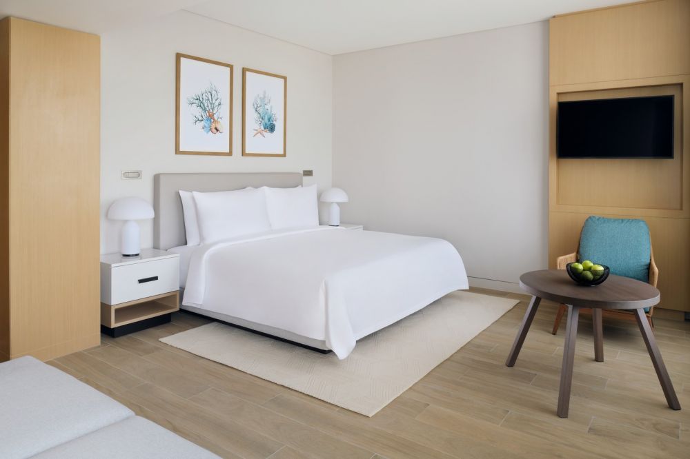 Beachfront Junior Suite, Movenpick Resort Al Marjan Island 5*