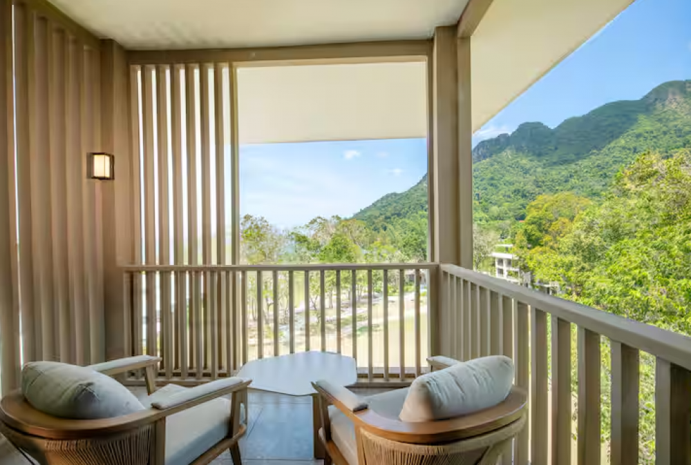 Twin Guest Room with Balcony, Hilton Burau Bay Langkawi 5*
