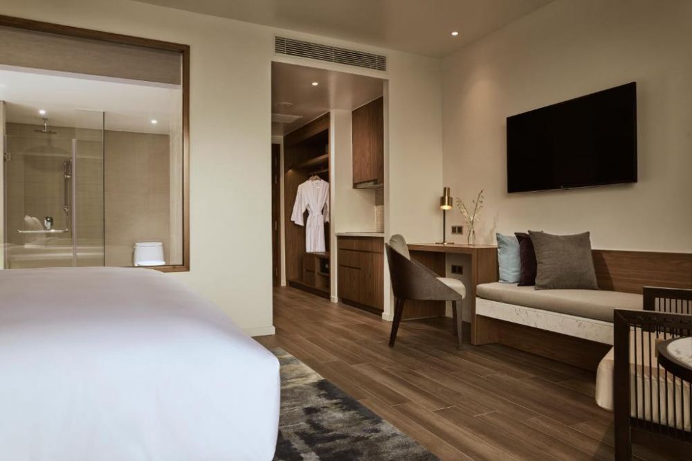 Studio Direct Pool Access King Room with Balcony, Movenpick Resort Waverly & Movenpick Villas Residence Phu Quoc 5*