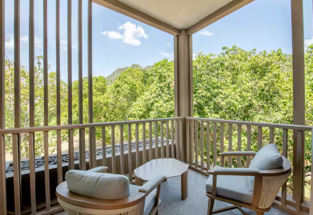 King Deluxe Room with Balcony, Hilton Burau Bay Langkawi 5*