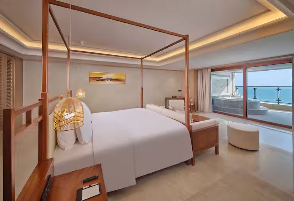 King Deluxe Room Panoramic View, DoubleTree by Hilton Sanya Bay 3*