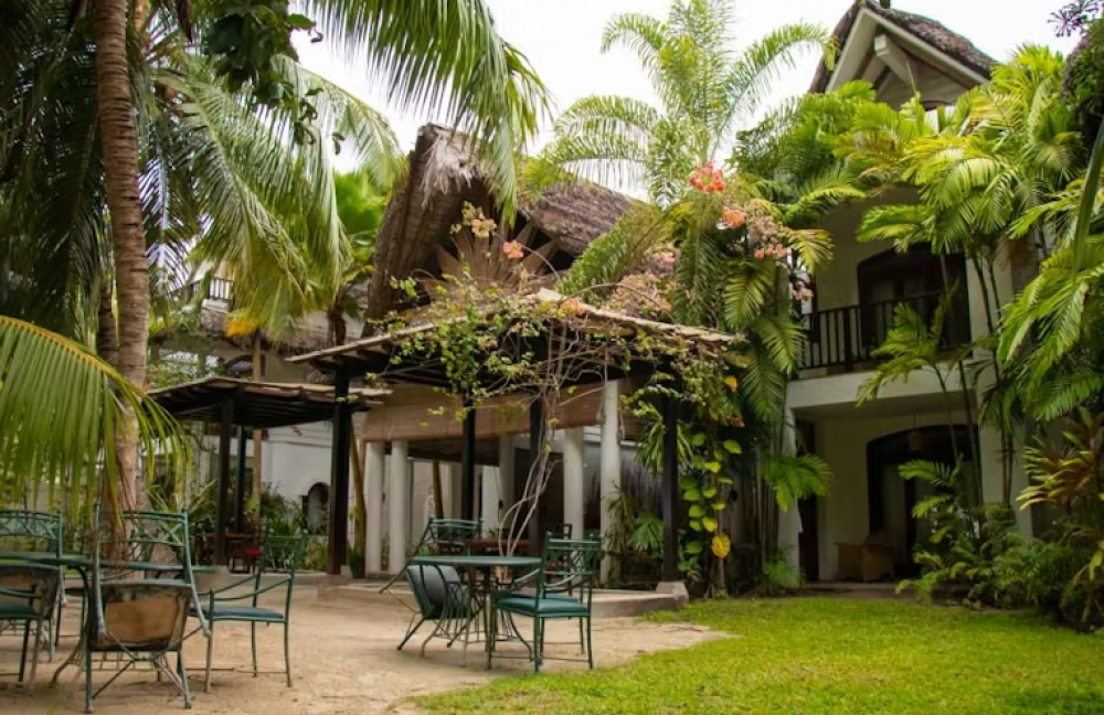 Beachfront Deluxe Rooms with Beach Access, Village du Pecheur 4*