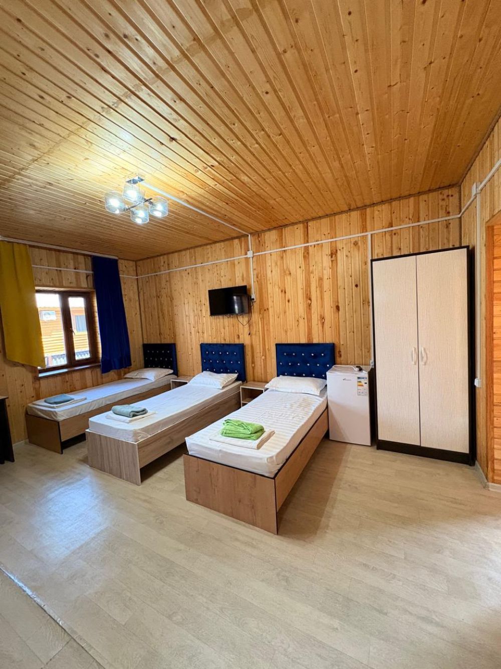 5-и местный, Compass Resort 