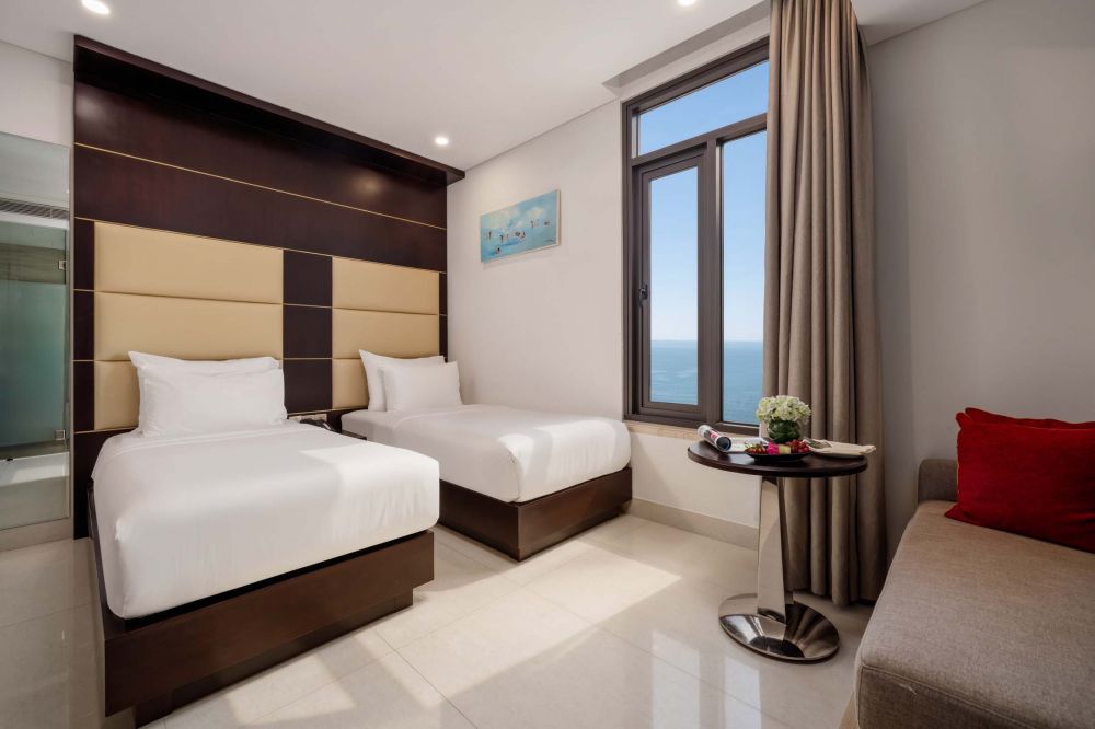 Deluxe Partial Ocean View, Holiday Beach Hotel Danang 4*