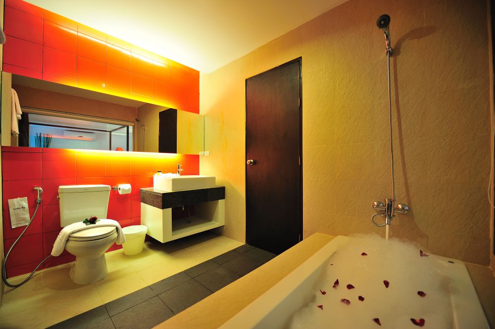 Premier Room With Bathtub, Alfresco Phuket Hotel 3*