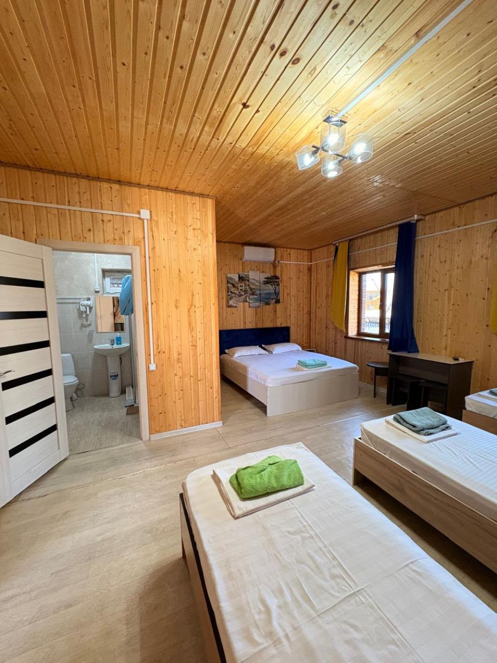5-и местный, Compass Resort 