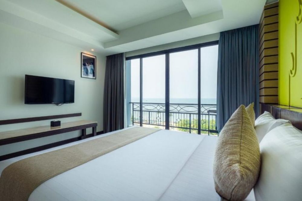Deluxe Sea View Room, Bay Beach Resort Jomtien 4*
