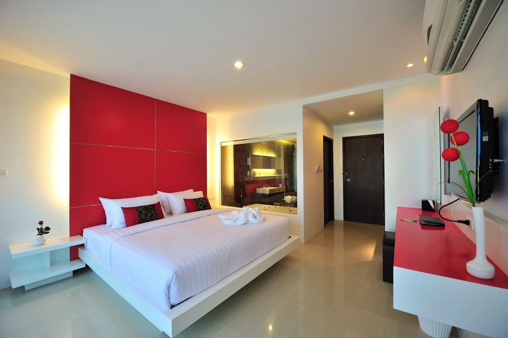 Grand Deluxe Room With Bathtub, Alfresco Phuket Hotel 3*