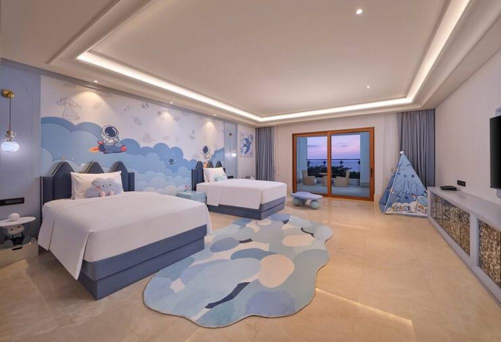 Twin Family Room Sea View, DoubleTree by Hilton Sanya Bay 3*