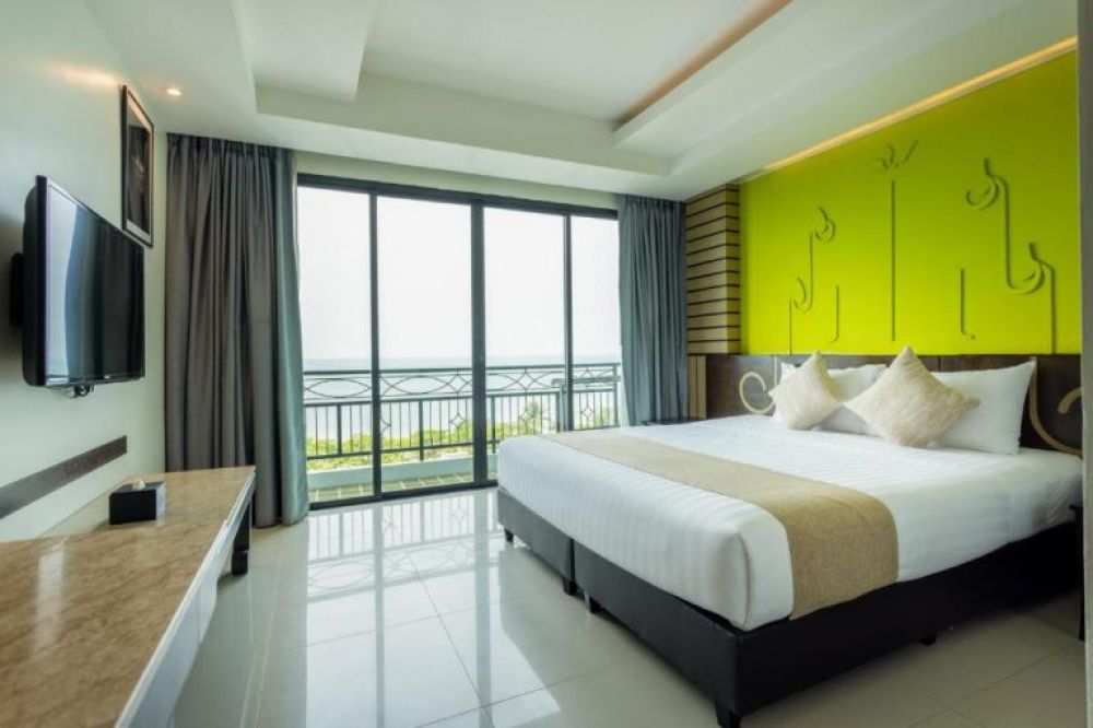 Deluxe Sea View Room, Bay Beach Resort Jomtien 4*