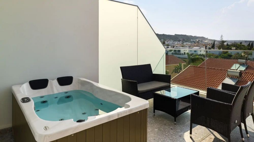 Executive Suite FSV with Outdoor Hot Tub, Leonardo Crystal Cove Protaras (Adults Only 16+) 4*