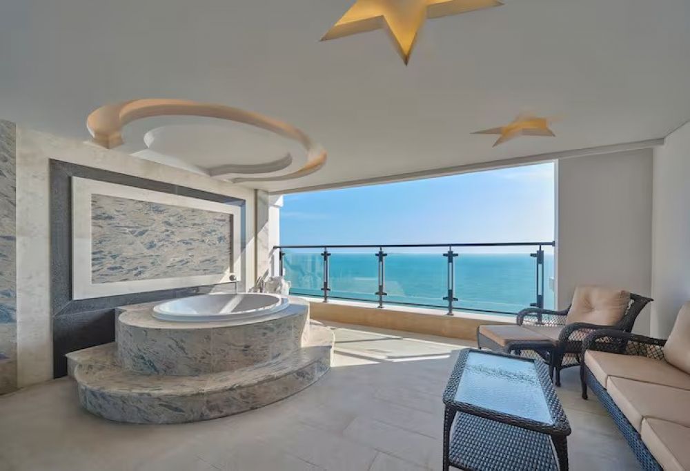King Deluxe Room Panoramic View, DoubleTree by Hilton Sanya Bay 3*