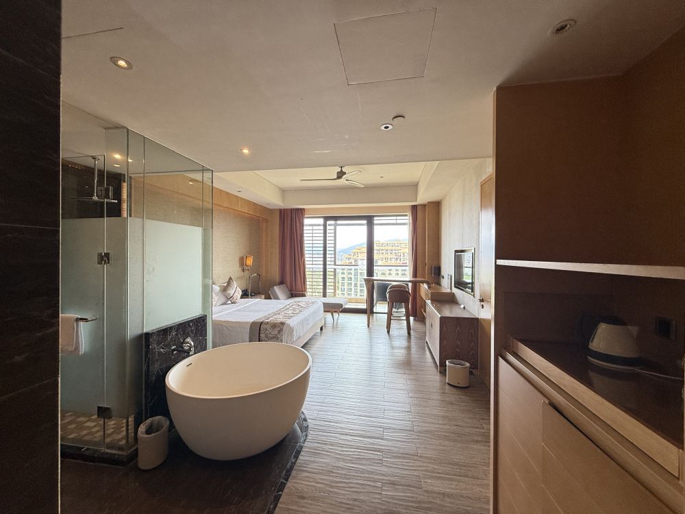 King Superior Room, Mangrove Tree Resort World Sanya Bay 5*