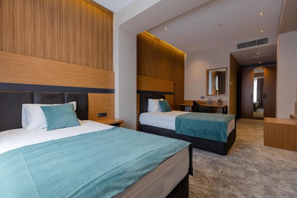 Standard Twin(City View/Back View), Monarch 4*