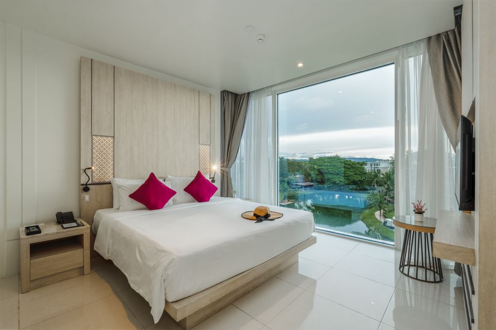 Executive 1 Bedroom Suite No Balcony, Splash Beach Resort Maikhao Phuket 5*