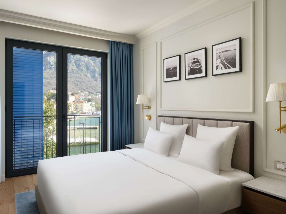 Deluxe Apartment with 3 Bedrooms  | 1 king size bed, 1 double bed and 2 single beds, Mövenpick Hotel & Residences Teuta Kotor Bay 5*