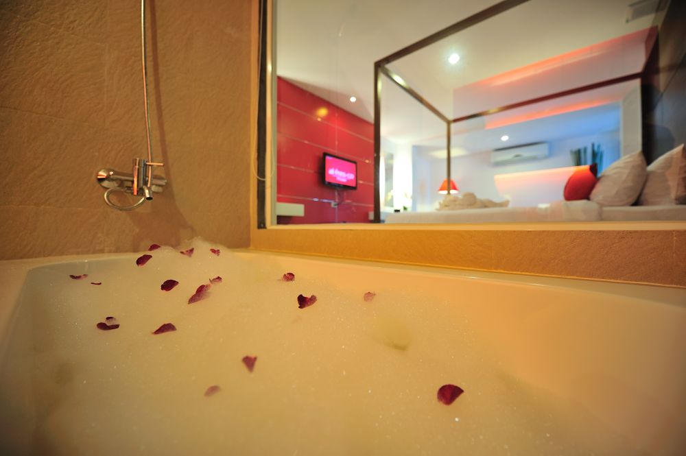 Premier Room With Bathtub, Alfresco Phuket Hotel 3*