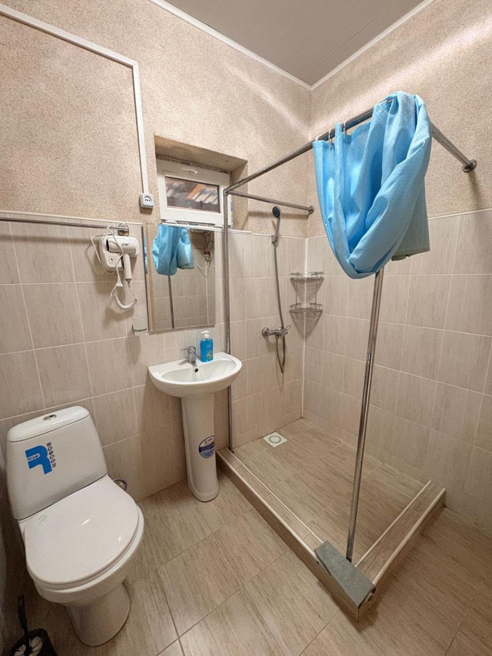 5-и местный, Compass Resort 