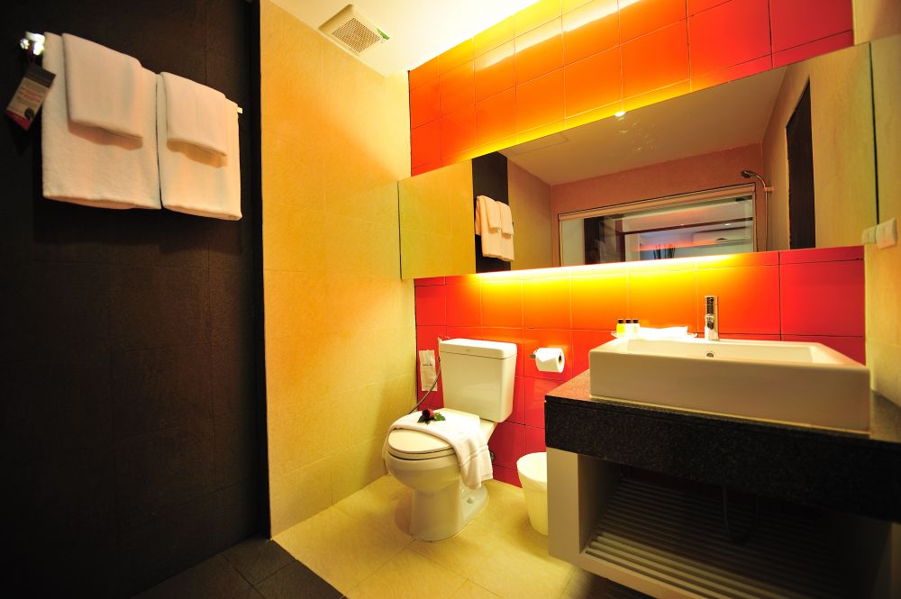 Premier Room With Bathtub, Alfresco Phuket Hotel 3*