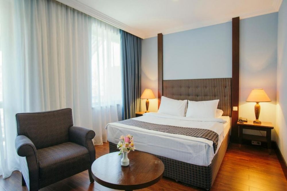 Deluxe Double or Twin Room, Intourist Palace 5*
