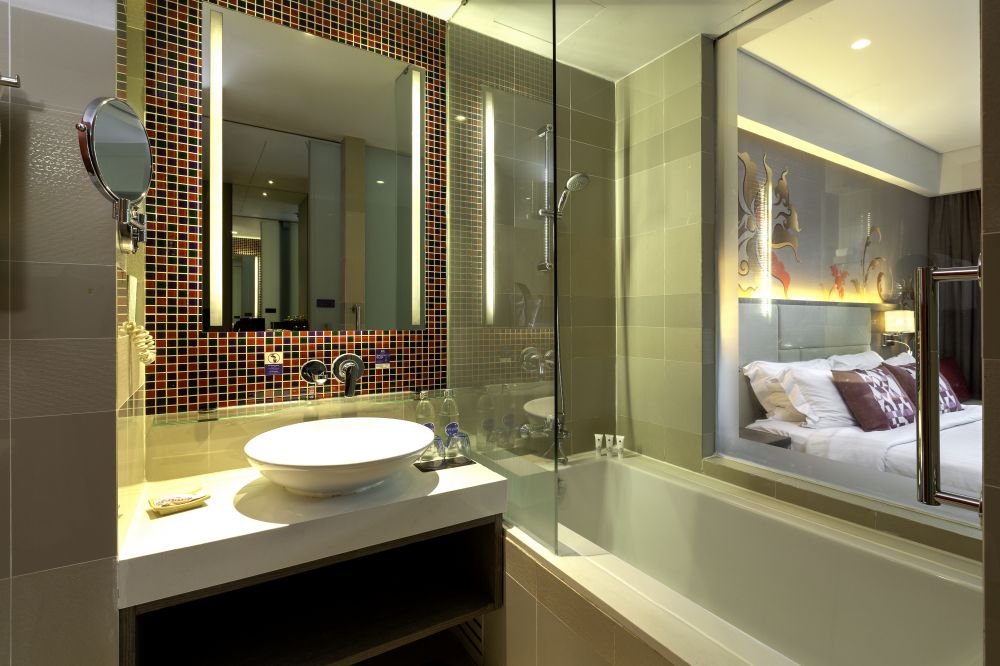 Deluxe Pool Access, Grand Mercure Phuket Patong 5*